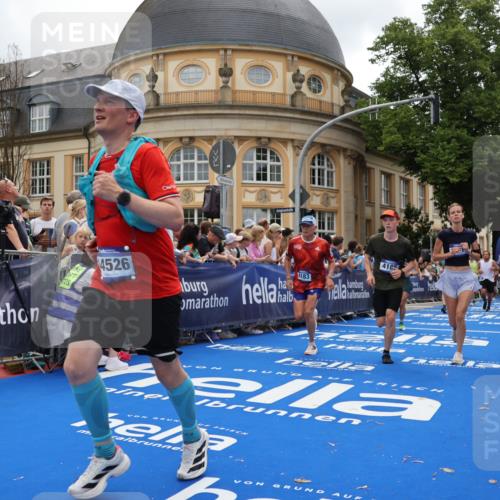 29.06.2025 - hella hamburg halbmarathon Strokosch-Dieckow http://msf.ph/oto/8289369 29.06.2025 10:49:22 Ziel 1342, 1476, 2878, 4183, 4185, 6158, 8437, 8813, 9348, 10053, 10189, 11339, 11779, 11819, 12670, 13269, 13450, 14526, 14838, 15422, 15784, 15894, 15966, 16891, 18476, 18887, 18960 meine-sportfotos.de