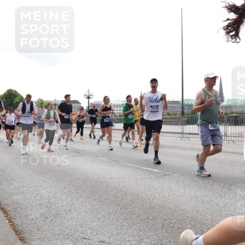 29.06.2025 - hella hamburg halbmarathon Lena Gebhardt http://msf.ph/oto/8289381 29.06.2025 10:36:13 Lombardsbrücke 15248, 14249, 4134, 17732, 7275, 7086, 1008, 1010, 1036, 1102, 1108, 1183, 1224, 1775, 1780, 1835, 2352, 2520, 2811, 2827, 2870, 3398, 3401, 3404, 3598, 3699, 3741, 3877, 3990, 4245, 4326, 4413, 4442, 4798, 4937, 5012, 5246, 5427, 5540, 5573, 5666, 5747, 5809, 5919, 6021, 6092, 6093, 6184, 6190, 6417, 6667, 6845, 6896, 7086, 7111, 7140, 7275, 7304, 7575, 7576, 7632, 8333, 8356, 8498, 8530, 8581, 8945, 8947, 9115, 9117, 9229, 9432, 12408 meine-sportfotos.de