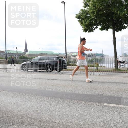 29.06.2025 - hella hamburg halbmarathon Lena Gebhardt http://msf.ph/oto/8289407 29.06.2025 10:21:07 Lombardsbrücke 1547, 1028, 1266, 1658, 2053, 2101, 2271, 2325, 2383, 2635, 2815, 2834, 2923, 2945, 2956, 2986, 3122, 3161, 3247, 3453, 3781, 3813, 3817, 4082, 4288, 4350, 5041, 5061, 5373, 5395, 5493, 5767, 6275, 6308, 6608, 6844, 7228, 7375, 7522, 7553, 7608, 8113, 8724, 8726, 8844, 8940, 9005, 9011, 9100, 9108, 9236, 9501, 9981, 10050, 10350, 10585, 10602, 11100, 11145, 11698, 12175, 12694, 12844, 13057, 13508 meine-sportfotos.de
