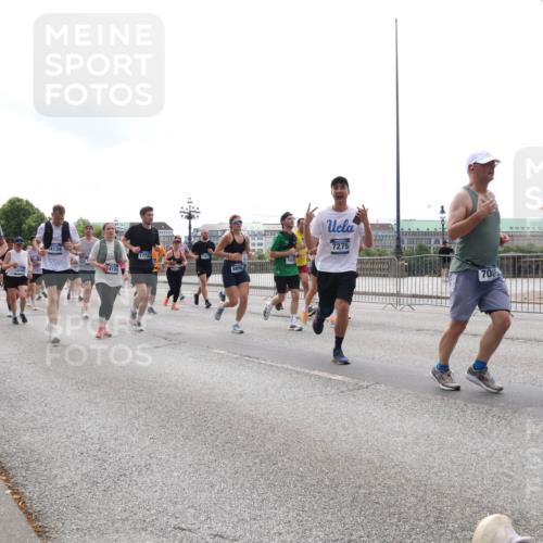 29.06.2025 - hella hamburg halbmarathon Lena Gebhardt http://msf.ph/oto/8289417 29.06.2025 10:36:13 Lombardsbrücke 093, 15248, 14249, 4134, 4133, 17732, 150, 6896, 7275, 70, 171, 1008, 1010, 1036, 1102, 1108, 1183, 1224, 1775, 1780, 1835, 2352, 2520, 2811, 2827, 2870, 3398, 3401, 3404, 3598, 3699, 3741, 3877, 3990, 4245, 4326, 4413, 4442, 4798, 4937, 5012, 5246, 5427, 5540, 5573, 5666, 5747, 5809, 5919, 6021, 6092, 6093, 6184, 6190, 6417, 6667, 6845, 6896, 7086, 7111, 7140, 7275, 7304, 7575, 7576, 7632, 8333, 8356, 8498, 8530, 8581, 8945, 8947, 9115, 9117, 9229, 9432, 12408 meine-sportfotos.de