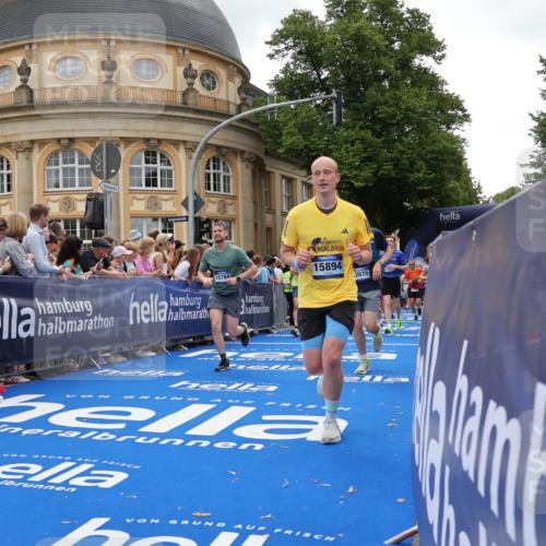 29.06.2025 - hella hamburg halbmarathon Strokosch-Dieckow http://msf.ph/oto/8289432 29.06.2025 10:49:25 Ziel 1342, 1476, 2592, 2596, 2878, 4183, 4185, 8437, 8689, 8813, 10189, 11339, 11340, 11779, 11819, 12094, 12670, 13233, 13269, 14526, 14838, 15422, 15784, 15857, 15894, 15966, 16114, 16592, 16891, 18476, 18887, 18960 meine-sportfotos.de