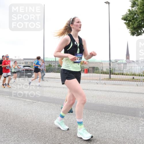 29.06.2025 - hella hamburg halbmarathon Lena Gebhardt http://msf.ph/oto/8289466 29.06.2025 10:55:38 Lombardsbrücke 9857, 9858, 39, 1013, 1616, 1873, 1917, 2090, 3101, 3115, 3157, 3244, 3577, 4039, 4265, 4470, 4628, 4896, 5040, 5220, 5222, 5483, 5487, 5575, 6055, 6056, 6113, 6257, 6594, 7219, 7548, 7680, 7766, 7969, 8110, 8403, 8519, 8527, 8532, 8533, 8626, 8648, 9548, 9614, 9618, 9857, 9858, 9861, 9865, 9956, 10094, 10436, 10438, 10449, 10458, 10559, 10593, 10885, 11109, 11903, 11962, 11963, 12695, 12902, 13098, 13230, 14727, 15152, 15160, 16385 meine-sportfotos.de