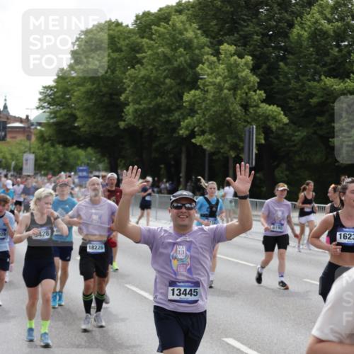 29.06.2025 - hella hamburg halbmarathon Jannik Wohlers http://msf.ph/oto/8289489 29.06.2025 10:36:07 Lombardsbrücke 1102, 1224, 2124, 3398, 3428, 4442, 5012, 5427, 5540, 5573, 5747, 5919, 6190, 6667, 7632, 8498, 8530, 8945, 9115, 9117, 9229, 9918, 10024, 10112, 10336, 10341, 10984, 11541, 11637, 12493, 13092, 13265, 13445, 14296, 15077, 15234, 15568, 15707, 15805, 16239, 16977, 17156, 17807, 18152, 18226, 18488, 18644, 18646, 18918, 18929 meine-sportfotos.de