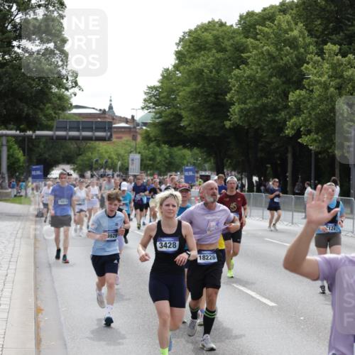 29.06.2025 - hella hamburg halbmarathon Jannik Wohlers http://msf.ph/oto/8289502 29.06.2025 10:36:08 Lombardsbrücke 1224, 2124, 3398, 3428, 4442, 5012, 5427, 5540, 5573, 5747, 5919, 6190, 6667, 7632, 8498, 8530, 8945, 9115, 9117, 9229, 9918, 10024, 10112, 10336, 10984, 11541, 11637, 12493, 13092, 13265, 13266, 13445, 13903, 14296, 15077, 15234, 15568, 15707, 15805, 16228, 16239, 16977, 17156, 17807, 18152, 18174, 18226, 18488, 18644, 18646, 18918, 18929 meine-sportfotos.de