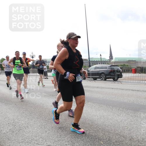 29.06.2025 - hella hamburg halbmarathon Lena Gebhardt http://msf.ph/oto/8289525 29.06.2025 10:21:08 Lombardsbrücke 57671, 316, 6308, 13057, 1028, 1266, 1658, 2101, 2271, 2325, 2383, 2635, 2815, 2834, 2923, 2945, 2956, 2986, 3122, 3161, 3247, 3453, 3781, 3813, 3817, 4082, 4288, 4350, 5041, 5061, 5373, 5395, 5493, 5767, 6275, 6308, 6608, 6844, 7228, 7375, 7522, 7553, 7608, 8095, 8113, 8724, 8726, 8844, 8940, 9005, 9011, 9100, 9108, 9236, 9501, 9981, 10050, 10350, 10585, 10602, 11100, 11145, 11698, 12175, 12694, 12844, 13057, 13508 meine-sportfotos.de