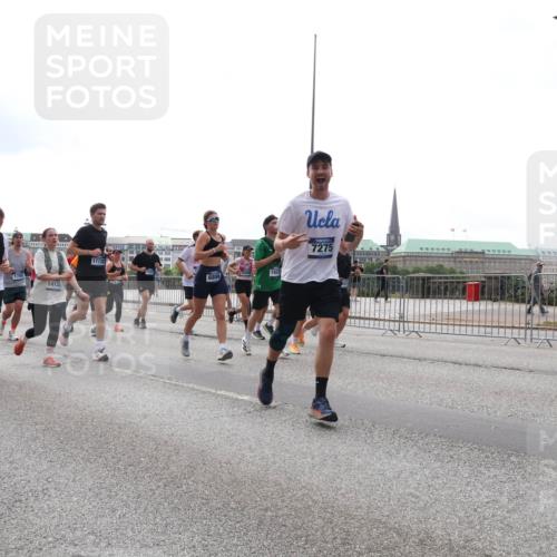 29.06.2025 - hella hamburg halbmarathon Lena Gebhardt http://msf.ph/oto/8289526 29.06.2025 10:36:14 Lombardsbrücke 15248, 4134, 1760, 14133, 17732, 6896, 150, 7275, 70, 1008, 1010, 1036, 1102, 1108, 1183, 1224, 1775, 1780, 1835, 2124, 2352, 2520, 2811, 2827, 2870, 3398, 3401, 3404, 3428, 3598, 3699, 3741, 3877, 3990, 4245, 4326, 4413, 4442, 4798, 4937, 5012, 5246, 5427, 5540, 5573, 5666, 5747, 5809, 5919, 6021, 6092, 6093, 6184, 6190, 6417, 6667, 6845, 6896, 7086, 7111, 7140, 7275, 7304, 7575, 7576, 7632, 8333, 8356, 8498, 8530, 8581, 8945, 8947, 9115, 9117, 9229, 9432, 12408 meine-sportfotos.de
