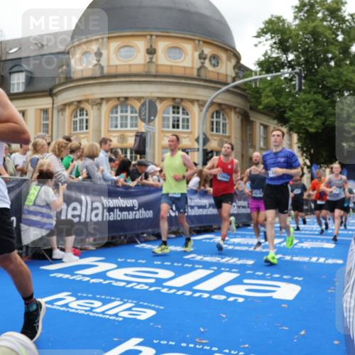29.06.2025 - hella hamburg halbmarathon Strokosch-Dieckow http://msf.ph/oto/8289533 29.06.2025 10:49:27 Ziel 1342, 1476, 2516, 2592, 2596, 2878, 2889, 4183, 4185, 5705, 8437, 8689, 8813, 9038, 9649, 11339, 11340, 11679, 11779, 11819, 12094, 12670, 13233, 13269, 14562, 14838, 15392, 15422, 15784, 15857, 15894, 15966, 16114, 16592, 16738, 16891, 17001, 18476, 18887, 18960 meine-sportfotos.de