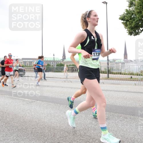 29.06.2025 - hella hamburg halbmarathon Lena Gebhardt http://msf.ph/oto/8289536 29.06.2025 10:55:38 Lombardsbrücke 1739, 1013, 1616, 1873, 1917, 2090, 3101, 3115, 3157, 3244, 3577, 4039, 4265, 4470, 4628, 4896, 5040, 5220, 5222, 5483, 5487, 5575, 6055, 6056, 6113, 6257, 6594, 7219, 7548, 7680, 7766, 7969, 8110, 8403, 8519, 8527, 8532, 8533, 8626, 8648, 9548, 9614, 9618, 9857, 9858, 9861, 9865, 9956, 10094, 10436, 10438, 10449, 10458, 10559, 10593, 10885, 11109, 11903, 11962, 11963, 12695, 12902, 13098, 13230, 14727, 15152, 15160, 16385 meine-sportfotos.de