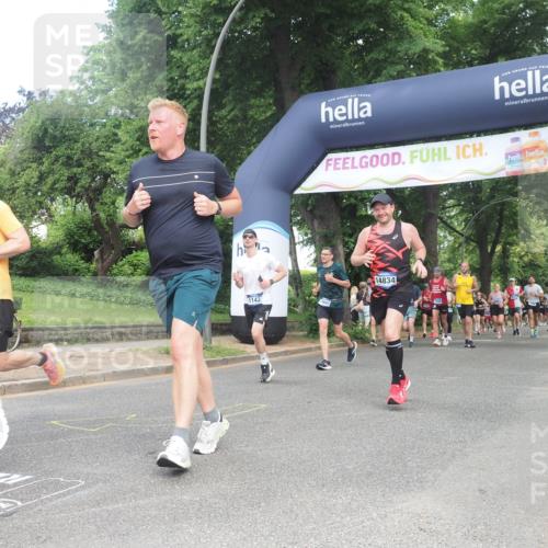 29.06.2025 - hella hamburg halbmarathon KatJ http://msf.ph/oto/8289540 29.06.2025 10:41:54 Zwischen KM18-KM19 1120, 1143, 2432, 3058, 3898, 6587, 8618 meine-sportfotos.de