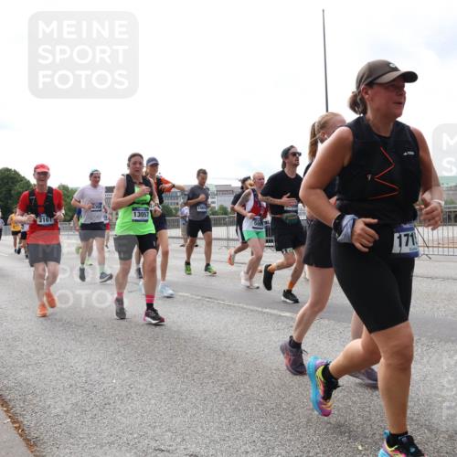 29.06.2025 - hella hamburg halbmarathon Lena Gebhardt http://msf.ph/oto/8289590 29.06.2025 10:21:08 Lombardsbrücke 1028, 1266, 1658, 2101, 2271, 2325, 2383, 2635, 2815, 2834, 2923, 2945, 2956, 2986, 3122, 3161, 3247, 3453, 3781, 3813, 3817, 4082, 4288, 4350, 5041, 5061, 5373, 5395, 5493, 5767, 6275, 6308, 6608, 6844, 7228, 7375, 7522, 7553, 7608, 8095, 8113, 8724, 8726, 8844, 8940, 9005, 9011, 9100, 9108, 9236, 9501, 9981, 10050, 10350, 10585, 10602, 11100, 11145, 11698, 12175, 12694, 12844, 13057, 13508 meine-sportfotos.de