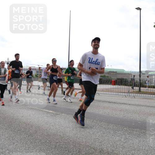 29.06.2025 - hella hamburg halbmarathon Lena Gebhardt http://msf.ph/oto/8289599 29.06.2025 10:36:14 Lombardsbrücke 4134, 1780, 14133, 7111, 17732, 1008, 1010, 1036, 1102, 1108, 1183, 1224, 1775, 1780, 1835, 2124, 2352, 2520, 2811, 2827, 2870, 3398, 3401, 3404, 3428, 3598, 3699, 3741, 3877, 3990, 4245, 4326, 4413, 4442, 4798, 4937, 5012, 5246, 5427, 5540, 5573, 5666, 5747, 5809, 5919, 6021, 6092, 6093, 6184, 6190, 6417, 6667, 6845, 6896, 7086, 7111, 7140, 7275, 7304, 7575, 7576, 7632, 8333, 8356, 8498, 8530, 8581, 8945, 8947, 9115, 9117, 9229, 9432, 12408 meine-sportfotos.de