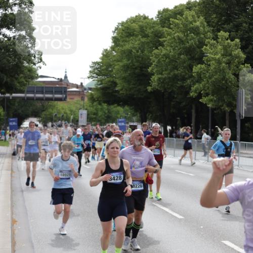 29.06.2025 - hella hamburg halbmarathon Jannik Wohlers http://msf.ph/oto/8289607 29.06.2025 10:36:08 Lombardsbrücke 1224, 2124, 3398, 3428, 4442, 5012, 5427, 5540, 5573, 5747, 5919, 6190, 6667, 7632, 8498, 8530, 8945, 9115, 9117, 9229, 9918, 10024, 10112, 10336, 10984, 11541, 11637, 12493, 13092, 13265, 13266, 13445, 13903, 14296, 15077, 15234, 15568, 15707, 15805, 16228, 16239, 16977, 17156, 17807, 18152, 18174, 18226, 18488, 18644, 18646, 18918, 18929 meine-sportfotos.de