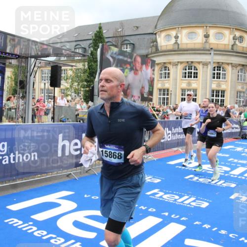 29.06.2025 - hella hamburg halbmarathon Michael Strokosch http://msf.ph/oto/8289619 29.06.2025 10:56:04 Ziel 1180, 3042, 3058, 7147, 7594, 10084, 14867, 15184, 15868, 15884, 16176, 18212 meine-sportfotos.de