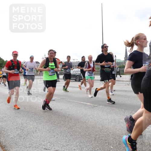 29.06.2025 - hella hamburg halbmarathon Lena Gebhardt http://msf.ph/oto/8289624 29.06.2025 10:21:08 Lombardsbrücke 2383, 6767, 15736, 6308, 316, 13057, 5061, 66, 1028, 1266, 1658, 2101, 2271, 2325, 2383, 2635, 2815, 2834, 2923, 2945, 2956, 2986, 3122, 3161, 3247, 3453, 3781, 3813, 3817, 4082, 4288, 4350, 5041, 5061, 5373, 5395, 5493, 5767, 6275, 6308, 6608, 6844, 7228, 7375, 7522, 7553, 7608, 8095, 8113, 8724, 8726, 8844, 8940, 9005, 9011, 9100, 9108, 9236, 9501, 9981, 10050, 10350, 10585, 10602, 11100, 11145, 11698, 12175, 12694, 12844, 13057, 13508 meine-sportfotos.de