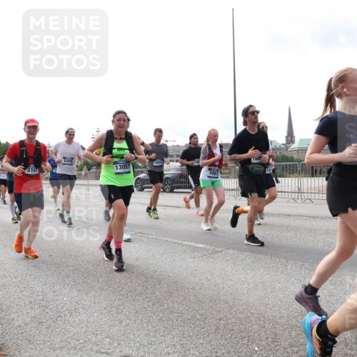 29.06.2025 - hella hamburg halbmarathon Lena Gebhardt http://msf.ph/oto/8289643 29.06.2025 10:21:08 Lombardsbrücke 383, 5767, 1573, 3161, 6308, 13057, 10602, 5061, 08, 498, 1028, 1266, 1658, 2101, 2271, 2325, 2383, 2635, 2815, 2834, 2923, 2945, 2956, 2986, 3122, 3161, 3247, 3453, 3781, 3813, 3817, 4082, 4288, 4350, 5041, 5061, 5373, 5395, 5493, 5767, 6275, 6308, 6608, 6844, 7228, 7375, 7522, 7553, 7608, 8095, 8113, 8724, 8726, 8844, 8940, 9005, 9011, 9100, 9108, 9236, 9501, 9981, 10050, 10350, 10585, 10602, 11100, 11145, 11698, 12175, 12694, 12844, 13057, 13508 meine-sportfotos.de