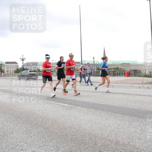 29.06.2025 - hella hamburg halbmarathon Lena Gebhardt http://msf.ph/oto/8289659 29.06.2025 10:55:39 Lombardsbrücke 16267, 9857, 5487, 985, 1616, 1873, 1917, 3101, 3115, 3157, 3244, 3577, 4039, 4265, 4470, 4628, 4896, 5040, 5220, 5222, 5483, 5487, 5575, 6055, 6056, 6113, 6257, 6594, 7219, 7548, 7680, 7766, 7969, 8110, 8403, 8519, 8527, 8532, 8533, 8626, 8648, 9548, 9614, 9618, 9857, 9858, 9861, 9865, 9956, 10094, 10436, 10438, 10449, 10458, 10559, 10593, 10885, 11109, 11903, 11962, 11963, 12695, 12902, 13098, 13230, 14727, 15152, 15160, 16385 meine-sportfotos.de