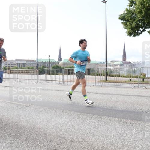 29.06.2025 - hella hamburg halbmarathon Lena Gebhardt http://msf.ph/oto/8289683 29.06.2025 10:11:50 Lombardsbrücke 1328, 1531, 1866, 1992, 3363, 4227, 5379, 5605, 7571, 8115, 8807, 8810, 9191, 9428, 10042, 10372, 10409, 10428, 11321, 11507, 11525, 11537, 11581, 11755, 11917, 12473, 13171, 13177, 13203, 13542, 13939, 13958, 14008, 14196, 14384, 15137, 15797, 15945, 16976, 17080, 17638, 17774, 17866, 18261, 18278, 18382, 18395, 18655, 19172 meine-sportfotos.de