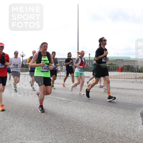 29.06.2025 - hella hamburg halbmarathon Lena Gebhardt http://msf.ph/oto/8289685 29.06.2025 10:21:09 Lombardsbrücke 15736, 1878, 3161, 7609, 6308, 13057, 5061, 168, 1028, 1266, 1658, 2101, 2271, 2325, 2383, 2635, 2815, 2834, 2923, 2945, 2956, 2986, 3122, 3161, 3247, 3453, 3781, 3813, 3817, 4082, 4288, 4350, 5041, 5061, 5373, 5395, 5493, 5767, 6275, 6308, 6608, 6844, 7228, 7375, 7522, 7553, 7608, 7781, 8095, 8113, 8724, 8726, 8844, 8940, 9005, 9011, 9100, 9108, 9236, 9501, 9624, 9981, 10050, 10350, 10585, 10602, 11145, 11698, 12175, 12694, 12844, 13057, 13508 meine-sportfotos.de