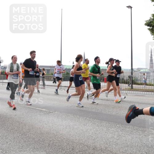 29.06.2025 - hella hamburg halbmarathon Lena Gebhardt http://msf.ph/oto/8289695 29.06.2025 10:36:15 Lombardsbrücke 15248, 134, 14133, 17732, 1101, 1008, 1010, 1036, 1102, 1108, 1183, 1224, 1775, 1780, 1835, 2124, 2352, 2520, 2811, 2827, 2870, 3398, 3401, 3404, 3428, 3598, 3699, 3741, 3877, 3990, 4245, 4326, 4413, 4442, 4798, 4937, 5012, 5246, 5427, 5540, 5573, 5666, 5747, 5809, 5919, 6021, 6092, 6093, 6184, 6190, 6417, 6667, 6845, 6896, 7086, 7111, 7140, 7275, 7304, 7575, 7576, 7632, 8333, 8356, 8498, 8530, 8581, 8945, 8947, 9115, 9117, 9229, 9432 meine-sportfotos.de