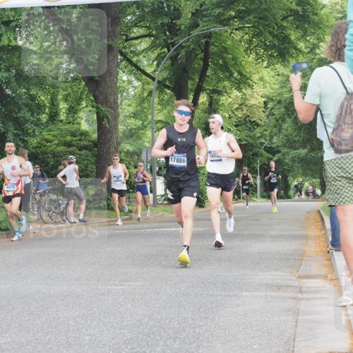 29.06.2025 - hella hamburg halbmarathon KatJ http://msf.ph/oto/8289713 29.06.2025 10:12:35 Zwischen KM18-KM19  meine-sportfotos.de