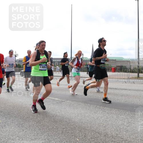 29.06.2025 - hella hamburg halbmarathon Lena Gebhardt http://msf.ph/oto/8289716 29.06.2025 10:21:09 Lombardsbrücke 18784, 3161, 6308, 13057, 7608, 1689, 1028, 1266, 1658, 2101, 2271, 2325, 2383, 2635, 2815, 2834, 2923, 2945, 2956, 2986, 3122, 3161, 3247, 3453, 3781, 3813, 3817, 4082, 4288, 4350, 5041, 5061, 5373, 5395, 5493, 5767, 6275, 6308, 6608, 6844, 7228, 7375, 7522, 7553, 7608, 7781, 8095, 8113, 8724, 8726, 8844, 8940, 9005, 9011, 9100, 9108, 9236, 9501, 9624, 9981, 10050, 10350, 10585, 10602, 11145, 11698, 12175, 12694, 12844, 13057, 13508 meine-sportfotos.de
