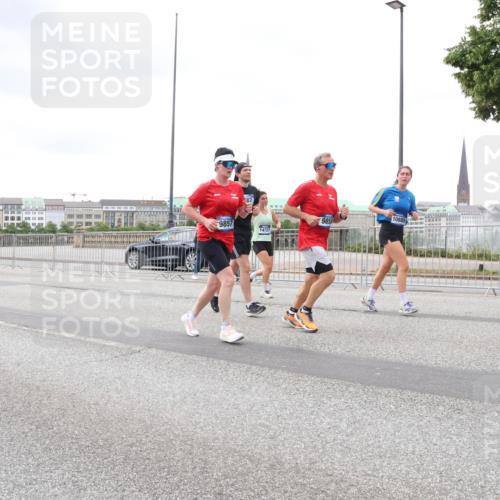 29.06.2025 - hella hamburg halbmarathon Lena Gebhardt http://msf.ph/oto/8289723 29.06.2025 10:55:40 Lombardsbrücke 9857, 14727, 9858, 10885, 1616, 1873, 1917, 3101, 3115, 3157, 3244, 3577, 4039, 4265, 4470, 4628, 4896, 5040, 5220, 5222, 5483, 5487, 5575, 6055, 6056, 6113, 6257, 6594, 7219, 7516, 7548, 7680, 7766, 7969, 8110, 8403, 8519, 8527, 8532, 8533, 8626, 8648, 9548, 9614, 9618, 9857, 9858, 9861, 9865, 9956, 10094, 10436, 10438, 10449, 10458, 10559, 10593, 10885, 11109, 11903, 11962, 11963, 12695, 12902, 13098, 13230, 14727, 15152, 15160, 16385 meine-sportfotos.de