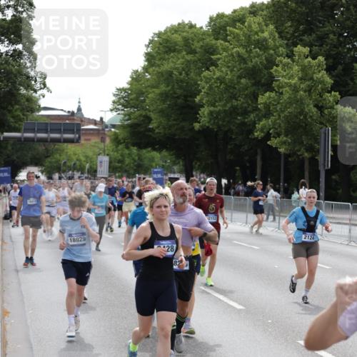 29.06.2025 - hella hamburg halbmarathon Jannik Wohlers http://msf.ph/oto/8289758 29.06.2025 10:36:08 Lombardsbrücke 1224, 2124, 3398, 3428, 4442, 5012, 5427, 5540, 5573, 5747, 5919, 6190, 6667, 7632, 8498, 8530, 8945, 9115, 9117, 9229, 9918, 10024, 10112, 10336, 10984, 11541, 11637, 12493, 13092, 13265, 13266, 13445, 13903, 14296, 15077, 15234, 15568, 15707, 15805, 16228, 16239, 16977, 17156, 17807, 18152, 18174, 18226, 18488, 18644, 18646, 18918, 18929 meine-sportfotos.de