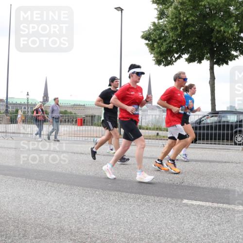 29.06.2025 - hella hamburg halbmarathon Lena Gebhardt http://msf.ph/oto/8289781 29.06.2025 10:55:41 Lombardsbrücke 1616, 1873, 1917, 3101, 3115, 3157, 3244, 3577, 4039, 4265, 4470, 4628, 4896, 5040, 5220, 5222, 5483, 5487, 5575, 6055, 6056, 6113, 6257, 6594, 7219, 7516, 7548, 7680, 7969, 8110, 8519, 8527, 8532, 8533, 8626, 8648, 9548, 9614, 9618, 9857, 9858, 9861, 9865, 9956, 10094, 10436, 10438, 10449, 10559, 10593, 10885, 11109, 11903, 11962, 11963, 12695, 12902, 13098, 13230, 14727, 15152, 15160, 16385 meine-sportfotos.de