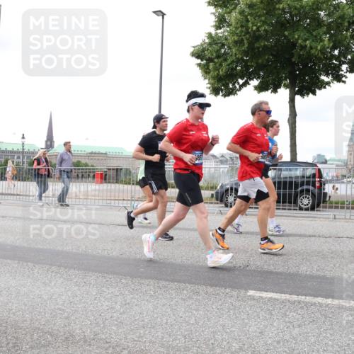 29.06.2025 - hella hamburg halbmarathon Lena Gebhardt http://msf.ph/oto/8289820 29.06.2025 10:55:41 Lombardsbrücke 3857, 1616, 1873, 1917, 3101, 3115, 3157, 3244, 3577, 4039, 4265, 4470, 4628, 4896, 5040, 5220, 5222, 5483, 5487, 5575, 6055, 6056, 6113, 6257, 6594, 7219, 7516, 7548, 7680, 7969, 8110, 8519, 8527, 8532, 8533, 8626, 8648, 9548, 9614, 9618, 9857, 9858, 9861, 9865, 9956, 10094, 10436, 10438, 10449, 10559, 10593, 10885, 11109, 11903, 11962, 11963, 12695, 12902, 13098, 13230, 14727, 15152, 15160, 16385 meine-sportfotos.de