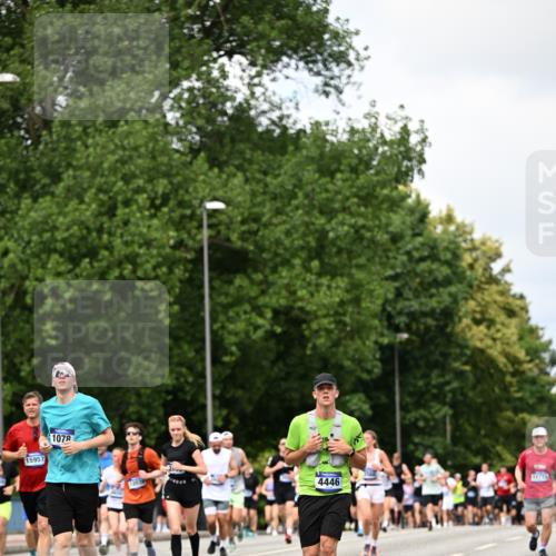 29.06.2025 - hella hamburg halbmarathon Dr. Thomas Lammeyer http://msf.ph/oto/8289836 29.06.2025 10:37:18 Kennedybrücke 1078, 1199, 1324, 1373, 1732, 1879, 2059, 2085, 2384, 2838, 3221, 3341, 3422, 3560, 3653, 3871, 4030, 4096, 4164, 4446, 4555, 5156, 5581, 5917, 6773, 6861, 7705, 7750, 8175, 8595, 8839, 8993, 9034, 9289, 9471, 9750, 9768, 9780, 10770 meine-sportfotos.de