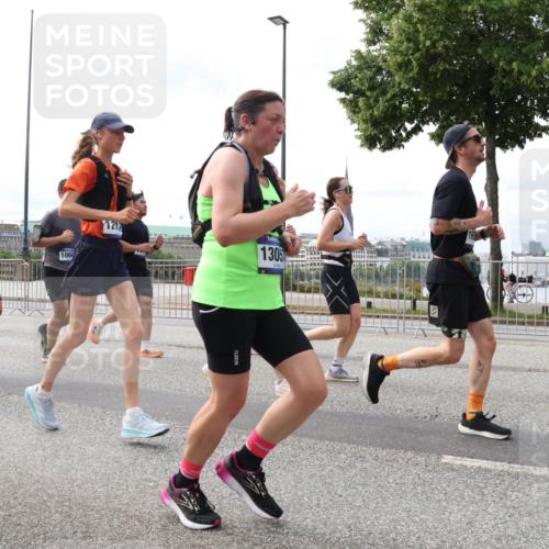 29.06.2025 - hella hamburg halbmarathon Lena Gebhardt http://msf.ph/oto/8289845 29.06.2025 10:21:09 Lombardsbrücke 3161, 275, 1060, 1217, 1305, 2000, 1028, 1266, 1658, 2101, 2271, 2325, 2383, 2635, 2815, 2834, 2923, 2945, 2956, 2986, 3122, 3161, 3247, 3453, 3781, 3813, 3817, 4082, 4288, 4350, 5041, 5061, 5373, 5395, 5493, 5767, 6275, 6308, 6608, 6844, 7228, 7375, 7522, 7553, 7608, 7781, 8095, 8113, 8724, 8726, 8844, 8940, 9005, 9011, 9100, 9108, 9236, 9501, 9624, 9981, 10050, 10350, 10585, 10602, 11145, 11698, 12175, 12694, 12844, 13057, 13508 meine-sportfotos.de