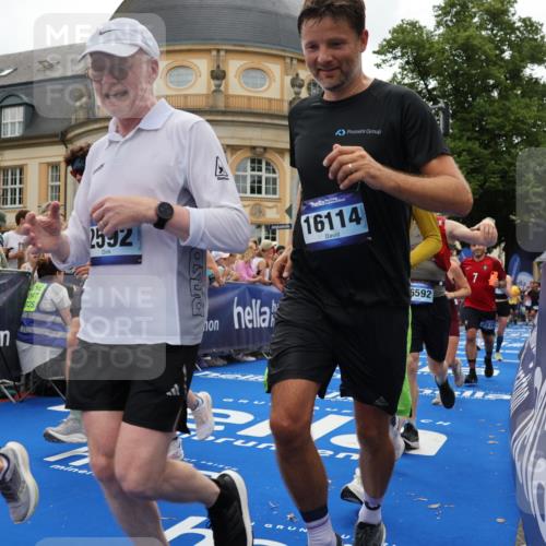 29.06.2025 - hella hamburg halbmarathon Strokosch-Dieckow http://msf.ph/oto/8289867 29.06.2025 10:49:35 Ziel 2504, 2516, 2592, 2596, 2706, 2889, 2937, 3060, 5705, 5978, 6115, 7332, 8437, 8689, 8813, 9038, 9463, 9619, 9649, 11340, 11679, 11977, 12094, 13233, 14562, 15392, 15857, 16114, 16592, 16738, 16843, 16877, 17001, 18058, 18451, 18926 meine-sportfotos.de