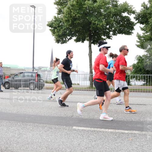 29.06.2025 - hella hamburg halbmarathon Lena Gebhardt http://msf.ph/oto/8289882 29.06.2025 10:55:41 Lombardsbrücke 147, 1616, 1873, 1917, 3101, 3115, 3157, 3244, 3577, 4039, 4265, 4470, 4628, 4896, 5040, 5220, 5222, 5483, 5487, 5575, 6055, 6056, 6113, 6257, 6594, 7219, 7516, 7548, 7680, 7969, 8110, 8519, 8527, 8532, 8533, 8626, 8648, 9548, 9614, 9618, 9857, 9858, 9861, 9865, 9956, 10094, 10436, 10438, 10449, 10559, 10593, 10885, 11109, 11903, 11962, 11963, 12695, 12902, 13098, 13230, 14727, 15152, 15160, 16385 meine-sportfotos.de