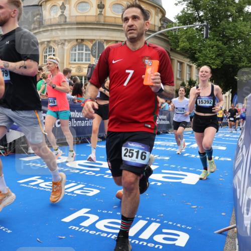 29.06.2025 - hella hamburg halbmarathon Strokosch-Dieckow http://msf.ph/oto/8289903 29.06.2025 10:49:36 Ziel 2504, 2516, 2592, 2596, 2706, 2889, 2937, 3060, 3543, 5705, 5894, 5978, 6115, 7332, 8437, 8689, 9038, 9463, 9619, 9649, 11340, 11679, 11977, 12094, 13233, 14562, 15392, 15857, 16114, 16592, 16738, 16843, 16877, 17001, 17282, 18058, 18451, 18926 meine-sportfotos.de