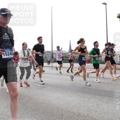 29.06.2025 - hella hamburg halbmarathon Lena Gebhardt http://msf.ph/oto/8289922 29.06.2025 10:36:15 Lombardsbrücke 870, 14249, 15248, 1567, 17873, 14133, 17732, 7111, 689, 1507, 15075, 1008, 1010, 1036, 1102, 1108, 1183, 1224, 1775, 1780, 1835, 2124, 2352, 2520, 2811, 2827, 2870, 3398, 3401, 3404, 3428, 3598, 3699, 3741, 3877, 3990, 4245, 4326, 4413, 4442, 4798, 4937, 5012, 5246, 5427, 5540, 5573, 5666, 5747, 5809, 5919, 6021, 6092, 6093, 6184, 6190, 6417, 6667, 6845, 6896, 7086, 7111, 7140, 7275, 7304, 7575, 7576, 7632, 8333, 8356, 8498, 8530, 8581, 8945, 8947, 9115, 9117, 9229, 9432 meine-sportfotos.de