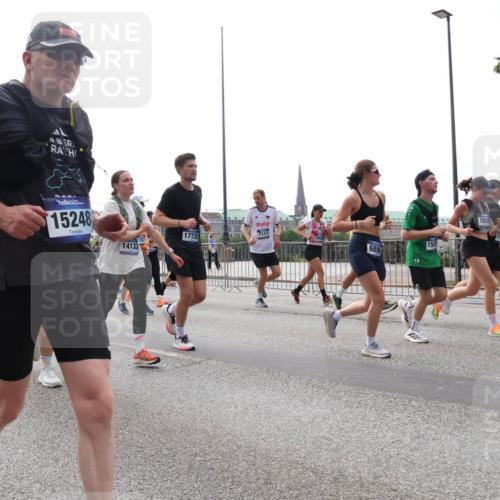 29.06.2025 - hella hamburg halbmarathon Lena Gebhardt http://msf.ph/oto/8289957 29.06.2025 10:36:15 Lombardsbrücke 14249, 15248, 17732, 7111, 14133, 6896, 15075, 1008, 1010, 1036, 1102, 1108, 1183, 1224, 1775, 1780, 1835, 2124, 2352, 2520, 2811, 2827, 2870, 3398, 3401, 3404, 3428, 3598, 3699, 3741, 3877, 3990, 4245, 4326, 4413, 4442, 4798, 4937, 5012, 5246, 5427, 5540, 5573, 5666, 5747, 5809, 5919, 6021, 6092, 6093, 6184, 6190, 6417, 6667, 6845, 6896, 7086, 7111, 7140, 7275, 7304, 7575, 7576, 7632, 8333, 8356, 8498, 8530, 8581, 8945, 8947, 9115, 9117, 9229, 9432 meine-sportfotos.de