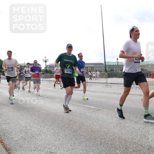 29.06.2025 - hella hamburg halbmarathon Lena Gebhardt http://msf.ph/oto/8290008 29.06.2025 10:21:10 Lombardsbrücke 170, 2383, 5767, 15736, 630, 627, 106, 18784, 15767, 11698, 12561, 1028, 1266, 1658, 2101, 2271, 2325, 2383, 2635, 2815, 2923, 2945, 2956, 2986, 3122, 3161, 3247, 3453, 3813, 3817, 4082, 4350, 5041, 5061, 5373, 5395, 5493, 5767, 6275, 6308, 6608, 6844, 7228, 7375, 7522, 7553, 7608, 7781, 8095, 8113, 8724, 8726, 8844, 8940, 9005, 9011, 9100, 9108, 9236, 9501, 9624, 9981, 10050, 10350, 10585, 10602, 11145, 11698, 12175, 12694, 12844, 13057, 13508 meine-sportfotos.de