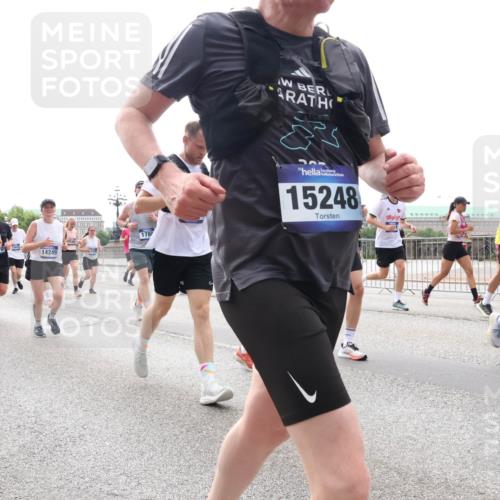29.06.2025 - hella hamburg halbmarathon Lena Gebhardt http://msf.ph/oto/8290030 29.06.2025 10:36:15 Lombardsbrücke 6093, 2520, 14249, 1780, 50, 15248, 689, 18, 1008, 1010, 1036, 1102, 1108, 1183, 1224, 1775, 1780, 1835, 2124, 2352, 2520, 2811, 2827, 2870, 3398, 3401, 3404, 3428, 3598, 3699, 3741, 3877, 3990, 4245, 4326, 4413, 4442, 4798, 4937, 5012, 5246, 5427, 5540, 5573, 5666, 5747, 5809, 5919, 6021, 6092, 6093, 6184, 6190, 6417, 6667, 6845, 6896, 7086, 7111, 7140, 7275, 7304, 7575, 7576, 7632, 8333, 8356, 8498, 8530, 8581, 8945, 8947, 9115, 9117, 9229, 9432 meine-sportfotos.de