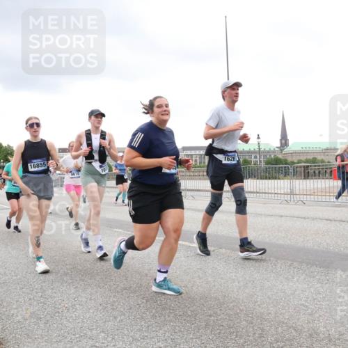 29.06.2025 - hella hamburg halbmarathon Lena Gebhardt http://msf.ph/oto/8290055 29.06.2025 10:55:43 Lombardsbrücke 115, 16855, 1626, 9618, 1616, 1873, 1917, 2793, 3101, 3115, 3157, 3244, 3577, 4265, 4470, 4473, 4628, 4896, 5040, 5220, 5222, 5306, 5483, 5487, 5575, 6055, 6056, 6113, 6257, 6594, 7516, 7548, 7680, 7969, 8110, 8527, 8532, 8533, 8626, 8648, 9548, 9614, 9618, 9857, 9858, 9861, 9865, 9956, 10094, 10436, 10438, 10449, 10559, 10593, 10885, 11109, 11903, 11962, 11963, 12695, 12902, 13098, 13230, 14727, 15152, 15160, 16385 meine-sportfotos.de
