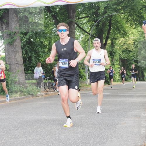 29.06.2025 - hella hamburg halbmarathon KatJ http://msf.ph/oto/8290081 29.06.2025 10:12:36 Zwischen KM18-KM19  meine-sportfotos.de