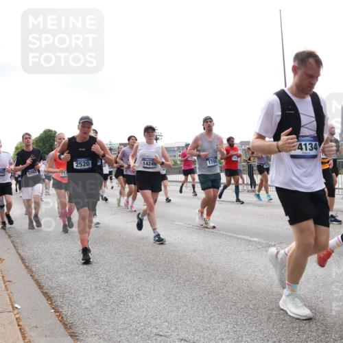 29.06.2025 - hella hamburg halbmarathon Lena Gebhardt http://msf.ph/oto/8290162 29.06.2025 10:36:16 Lombardsbrücke 2520, 14245, 1780, 6092, 6093, 4134, 14139, 1008, 1010, 1036, 1102, 1108, 1183, 1224, 1775, 1780, 1835, 2124, 2352, 2520, 2811, 2827, 2870, 3398, 3401, 3404, 3428, 3598, 3699, 3741, 3877, 3990, 4245, 4326, 4413, 4442, 4798, 4937, 5012, 5246, 5427, 5540, 5573, 5666, 5747, 5809, 5919, 6092, 6093, 6184, 6190, 6417, 6667, 6845, 6896, 7086, 7111, 7140, 7275, 7304, 7575, 7576, 7632, 8356, 8498, 8530, 8581, 8945, 8947, 9115, 9117, 9229, 9432 meine-sportfotos.de