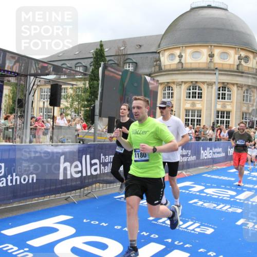 29.06.2025 - hella hamburg halbmarathon Michael Strokosch http://msf.ph/oto/8290179 29.06.2025 10:56:09 Ziel 1180, 3042, 3058, 4594, 4813, 5492, 5570, 7594, 8330, 12545, 17640, 17642, 18212 meine-sportfotos.de