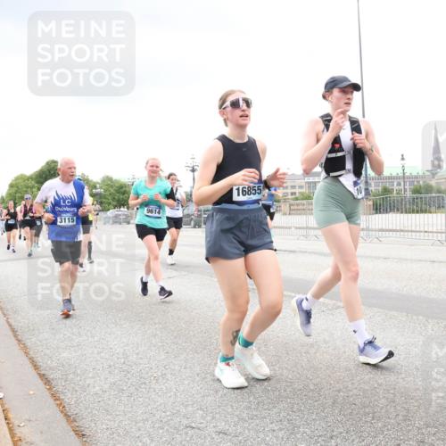 29.06.2025 - hella hamburg halbmarathon Lena Gebhardt http://msf.ph/oto/8290194 29.06.2025 10:55:44 Lombardsbrücke 3115, 16855, 9614, 1616, 1873, 1917, 2793, 3101, 3115, 3157, 3244, 3268, 3577, 4265, 4470, 4473, 4628, 4896, 5040, 5220, 5222, 5306, 5483, 5487, 5575, 5994, 6055, 6056, 6113, 6257, 6594, 7516, 7548, 7680, 7969, 8110, 8527, 8532, 8533, 8626, 8648, 9548, 9614, 9618, 9857, 9858, 9861, 9865, 9956, 10094, 10436, 10438, 10449, 10559, 10593, 10640, 10885, 11109, 11903, 11962, 11963, 12695, 12902, 13230, 14727, 15152, 16385 meine-sportfotos.de