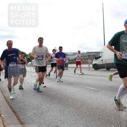 29.06.2025 - hella hamburg halbmarathon Lena Gebhardt http://msf.ph/oto/8290217 29.06.2025 10:21:11 Lombardsbrücke 15736, 17035, 2383, 767, 15767, 18, 18784, 1028, 1266, 1401, 1658, 2101, 2271, 2325, 2383, 2635, 2815, 2923, 2945, 2956, 2986, 3122, 3161, 3247, 3453, 3813, 3817, 4082, 4350, 4786, 5041, 5061, 5373, 5395, 5493, 5767, 6275, 6308, 6608, 6844, 7228, 7375, 7522, 7553, 7608, 7781, 8095, 8113, 8724, 8726, 8844, 8940, 9005, 9011, 9100, 9108, 9236, 9501, 9624, 9981, 10050, 10350, 10585, 10602, 11145, 11698, 12175, 12694, 12844, 13057, 13508 meine-sportfotos.de