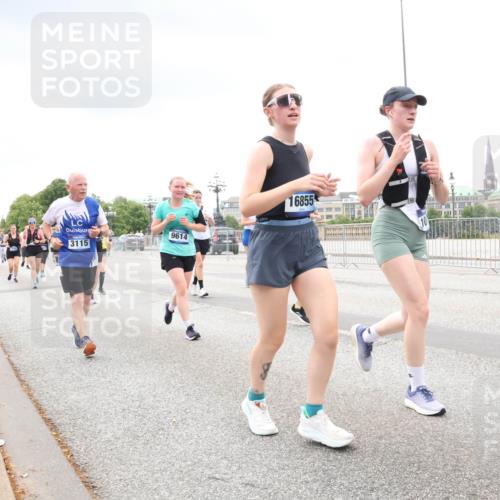 29.06.2025 - hella hamburg halbmarathon Lena Gebhardt http://msf.ph/oto/8290233 29.06.2025 10:55:44 Lombardsbrücke 3115, 9614, 16855, 1616, 1873, 1917, 2793, 3101, 3115, 3157, 3244, 3268, 3577, 4265, 4470, 4473, 4628, 4896, 5040, 5220, 5222, 5306, 5483, 5487, 5575, 5994, 6055, 6056, 6113, 6257, 6594, 7516, 7548, 7680, 7969, 8110, 8527, 8532, 8533, 8626, 8648, 9548, 9614, 9618, 9857, 9858, 9861, 9865, 9956, 10094, 10436, 10438, 10449, 10559, 10593, 10640, 10885, 11109, 11903, 11962, 11963, 12695, 12902, 13230, 14727, 15152, 16385 meine-sportfotos.de