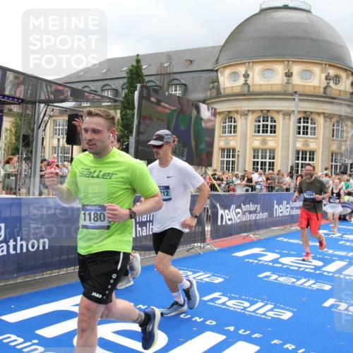 29.06.2025 - hella hamburg halbmarathon Michael Strokosch http://msf.ph/oto/8290245 29.06.2025 10:56:09 Ziel 1180, 3042, 3058, 4594, 4813, 5492, 5570, 7594, 8330, 12545, 17640, 17642, 18212 meine-sportfotos.de