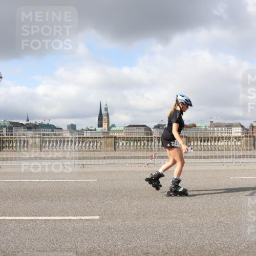 29.06.2025 - hella hamburg halbmarathon Lena Gebhardt http://msf.ph/oto/8290273 29.06.2025 09:05:48 Lombardsbrücke  meine-sportfotos.de