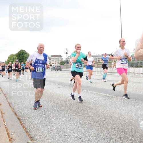 29.06.2025 - hella hamburg halbmarathon Lena Gebhardt http://msf.ph/oto/8290307 29.06.2025 10:55:44 Lombardsbrücke 16855, 9618, 9614, 3115, 1616, 1873, 1917, 2793, 3101, 3115, 3157, 3244, 3268, 3577, 4265, 4470, 4473, 4628, 4896, 5040, 5220, 5222, 5306, 5483, 5487, 5575, 5994, 6055, 6056, 6113, 6257, 6594, 7516, 7548, 7680, 7969, 8110, 8527, 8532, 8533, 8626, 8648, 9548, 9614, 9618, 9857, 9858, 9861, 9865, 9956, 10094, 10436, 10438, 10449, 10559, 10593, 10640, 10885, 11109, 11903, 11962, 11963, 12695, 12902, 13230, 14727, 15152, 16385 meine-sportfotos.de