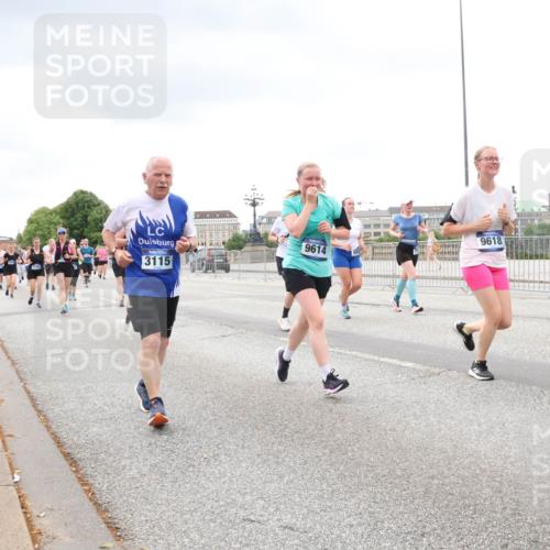 29.06.2025 - hella hamburg halbmarathon Lena Gebhardt http://msf.ph/oto/8290322 29.06.2025 10:55:44 Lombardsbrücke 3115, 9618, 9614, 1616, 1873, 1917, 2793, 3101, 3115, 3157, 3244, 3268, 3577, 4265, 4470, 4473, 4628, 4896, 5040, 5220, 5222, 5306, 5483, 5487, 5575, 5994, 6055, 6056, 6113, 6257, 6594, 7516, 7548, 7680, 7969, 8110, 8527, 8532, 8533, 8626, 8648, 9548, 9614, 9618, 9857, 9858, 9861, 9865, 9956, 10094, 10436, 10438, 10449, 10559, 10593, 10640, 10885, 11109, 11903, 11962, 11963, 12695, 12902, 13230, 14727, 15152, 16385 meine-sportfotos.de