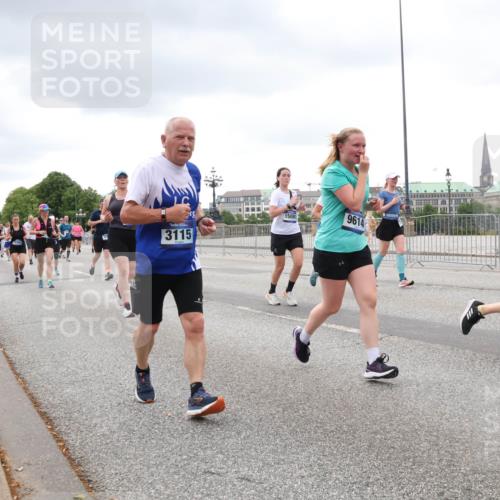 29.06.2025 - hella hamburg halbmarathon Lena Gebhardt http://msf.ph/oto/8290376 29.06.2025 10:55:45 Lombardsbrücke 3115, 96, 1616, 1873, 1917, 2793, 3101, 3115, 3157, 3244, 3268, 3577, 4265, 4470, 4473, 4628, 4896, 5040, 5220, 5222, 5306, 5483, 5487, 5575, 5994, 6055, 6056, 6113, 6257, 6494, 6594, 7516, 7548, 7616, 7680, 7969, 8110, 8527, 8532, 8533, 8626, 8648, 9548, 9614, 9618, 9838, 9857, 9858, 9861, 9865, 9956, 10094, 10436, 10438, 10449, 10559, 10593, 10640, 10885, 11109, 11903, 11962, 11963, 12695, 12902, 13230, 14727, 15152, 16385 meine-sportfotos.de
